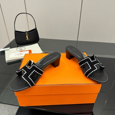 Hermes愛馬仕 頂級經典oran系列h拖，踩雲腳感，光腳或者搭配個襪子穿，都時髦的不行哦 鞋底是原版開模真皮鞋底，Size：女碼35-39（40/41定做）