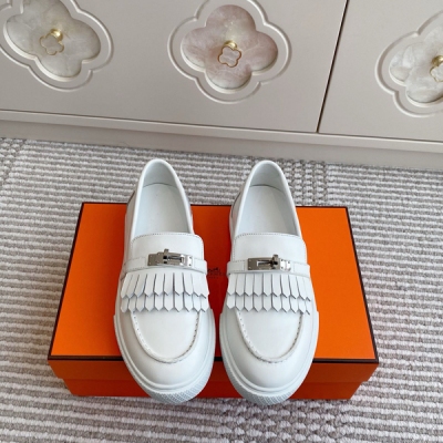 Hermes愛馬仕 Game kelly扣流蘇厚底樂福鞋 頂級品質 流蘇小牛皮樂福鞋風格免系帶休閒運動鞋，搭配功能性鍍鈀Kelly鞋扣。原版定制Kelly鞋扣 定制進口小牛皮/掌紋牛皮/羊皮內裡 原版開模大底 size：35-40（41定做