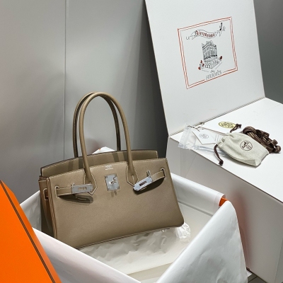 Hermes愛馬仕 SHOULDER BIRKIN 29 秀場焦點黑銀 新出的迷你版尺寸真的精巧！拉長寬度 縮短高度 精緻度直接拉滿 簡潔流暢的線條 29cm